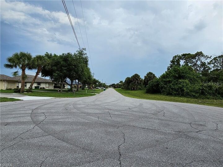 Property Photo:  105 Island Court  FL 33947 