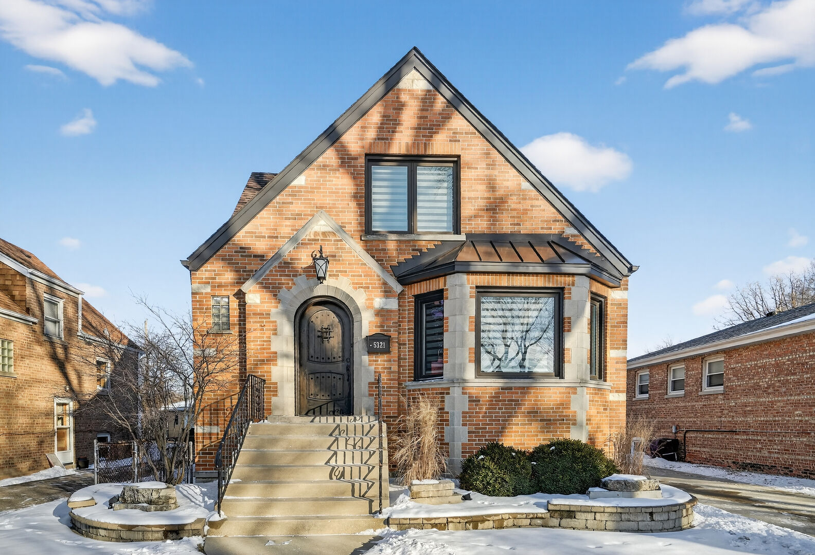 Property Photo:  5321 S Nordica Avenue  IL 60638 