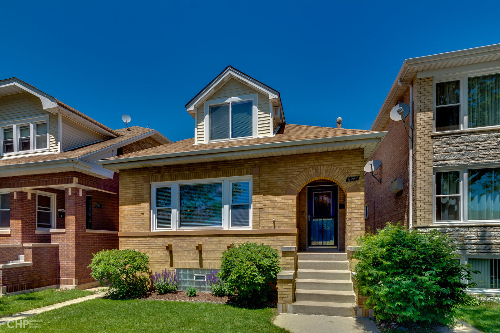 Property Photo:  6264 W Peterson Avenue  IL 60646 