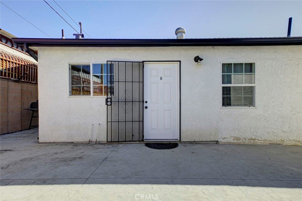 Property Photo:  8852 Morehart Avenue  CA 91352 