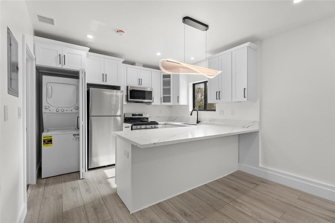 Property Photo:  19703 Blythe Street  CA 91306 