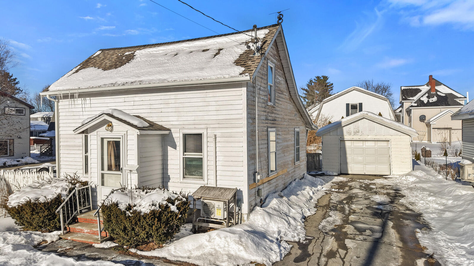 Property Photo:  59 Thatcher Street  ME 04401 
