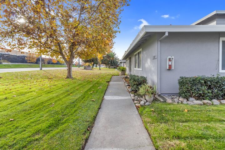 Property Photo:  5317 Manzanita Avenue 1  CA 95608 