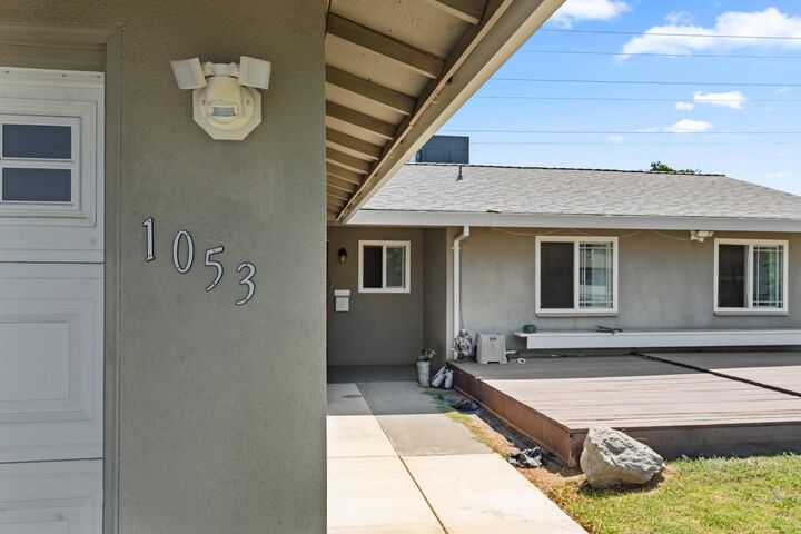 Property Photo:  1053 Westward Way  CA 95833 