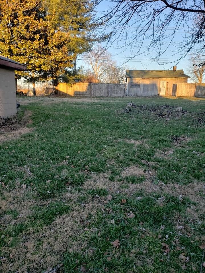 Property Photo:  2461 Old Greenbrier Pike  TN 37073 