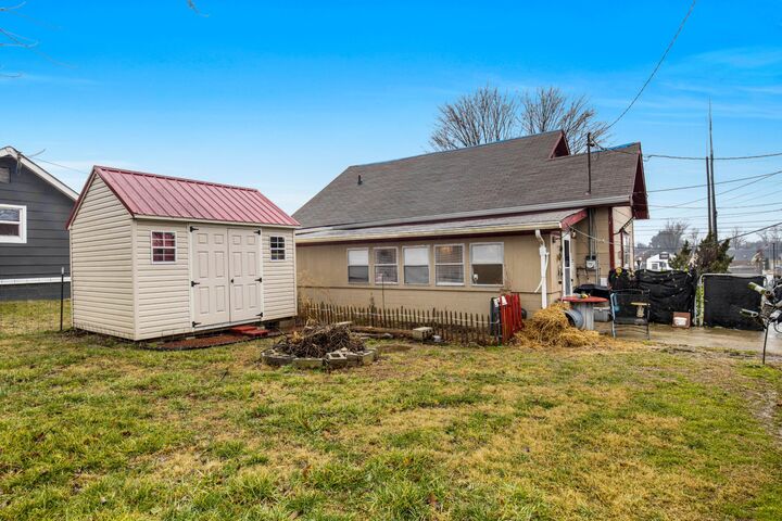 Property Photo:  2461 Old Greenbrier Pike  TN 37073 