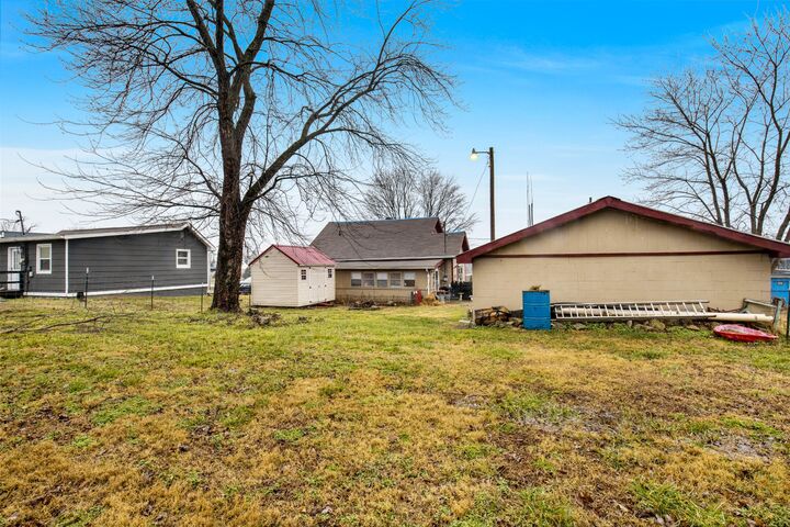 Property Photo:  2461 Old Greenbrier Pike  TN 37073 