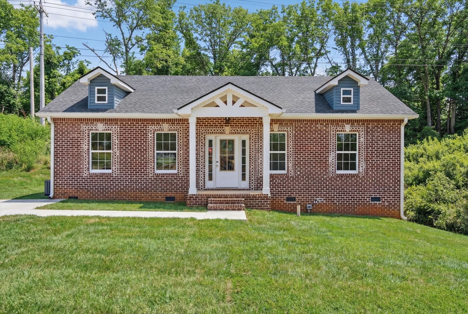 Property Photo:  613 Hill Road  TN 37043 