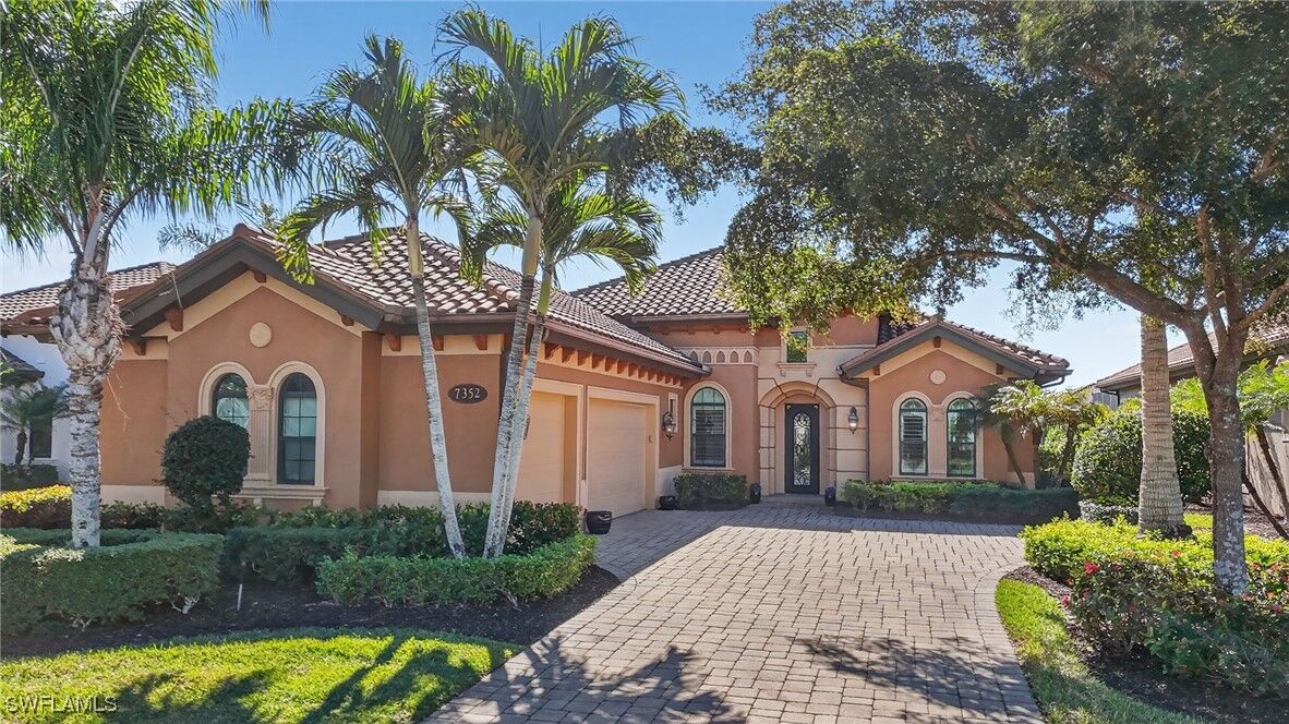 Property Photo:  7352 Lantana Way  FL 34119 
