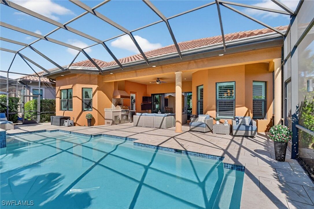 Property Photo:  7352 Lantana Way  FL 34119 