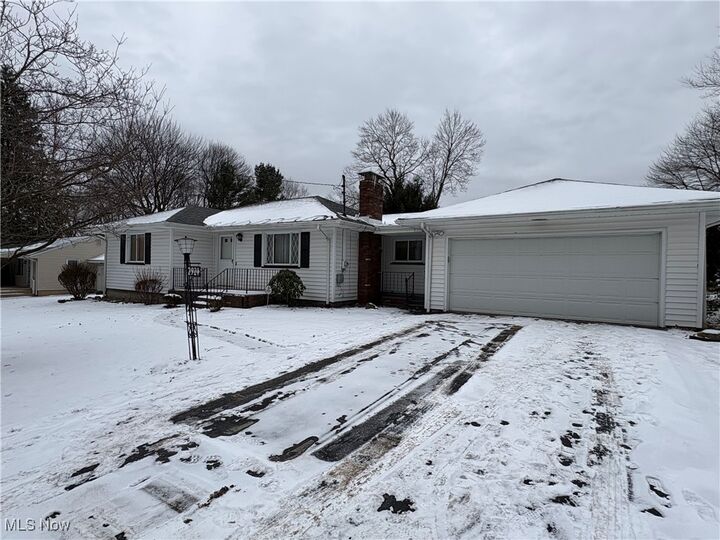 Property Photo: 2921 Decamp Road OH 44511