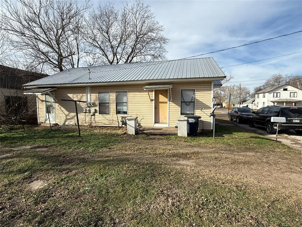Property Photo: 527 W 10th Street 527/529 OK 74801