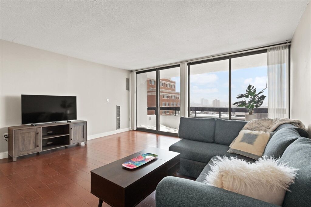 Property Photo: 566 Commonwealth Ave 1003 MA 02215