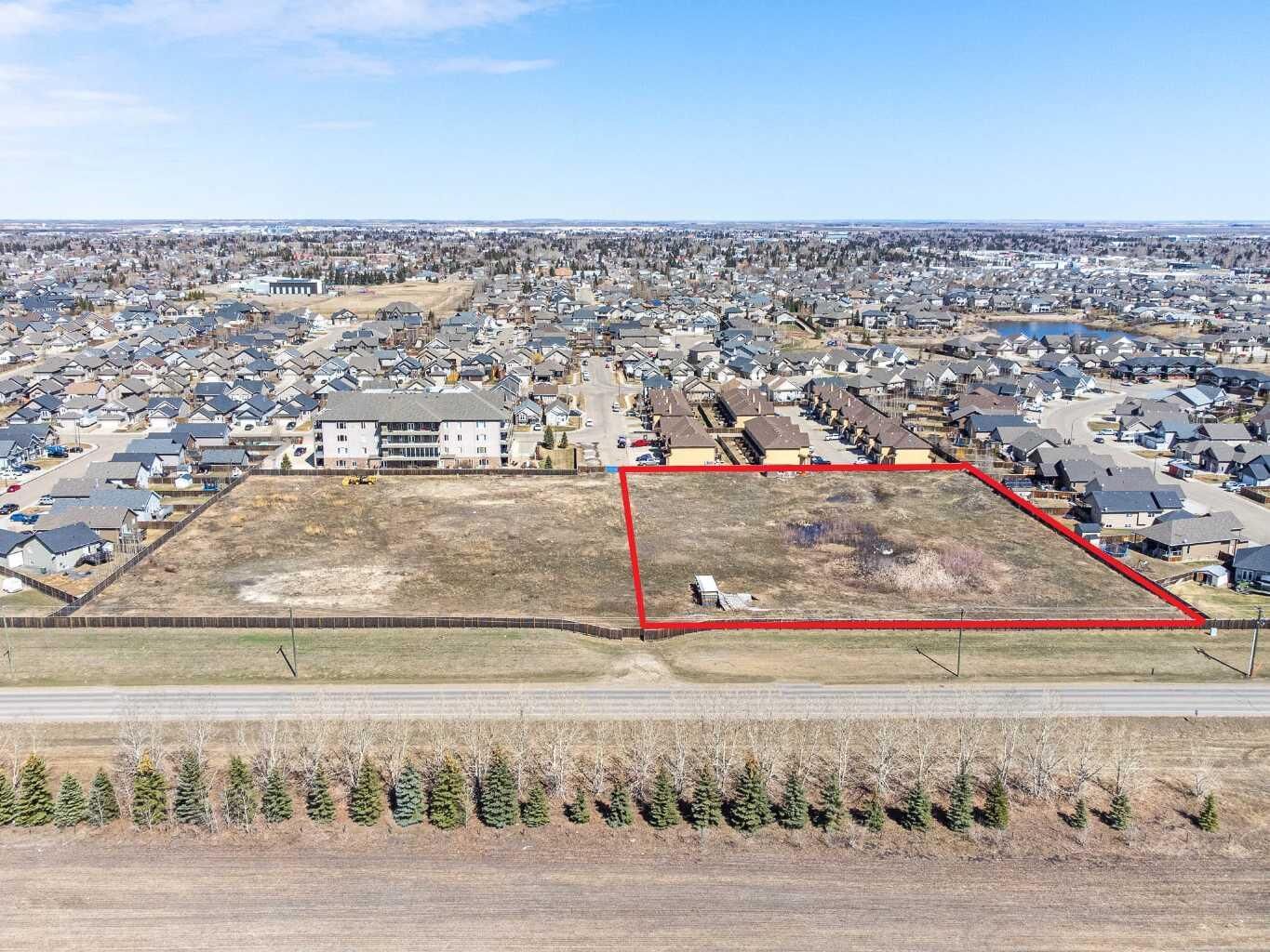 Property Photo: 1307 53 Avenue AB T9V 2K8