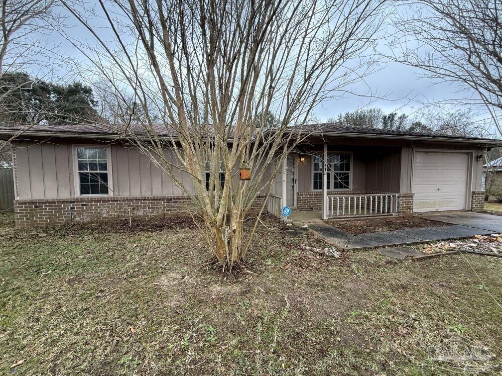 Property Photo:  6413 Meadow Field Cir  FL 32526 