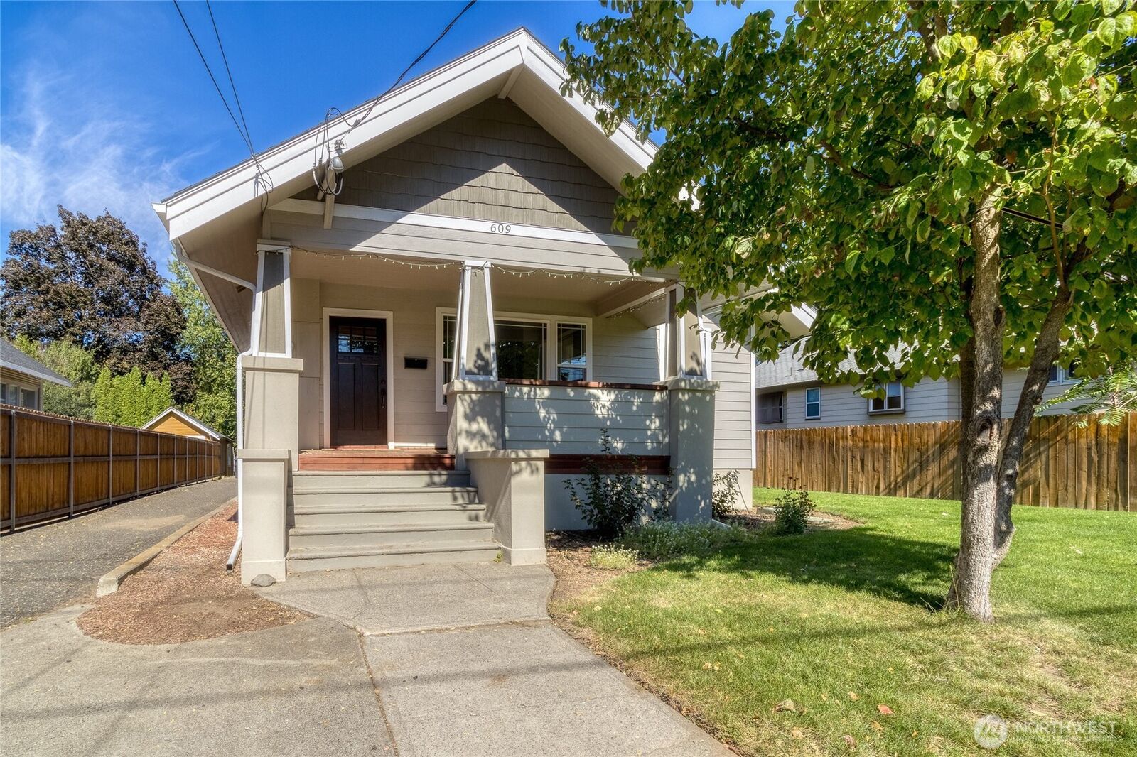 Property Photo: 609 Pleasant Street WA 99362