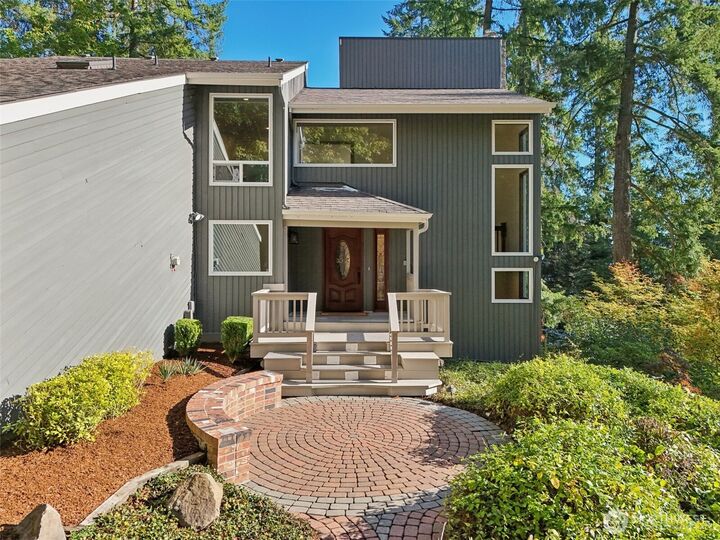 Property Photo:  411 W Lake Sammamish Parkway NE  WA 98008 