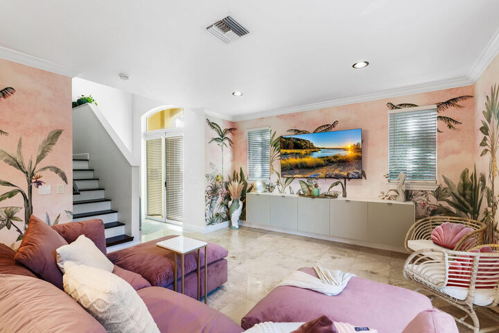 Property Photo:  1703 NE 11th Street 1703  FL 33304 