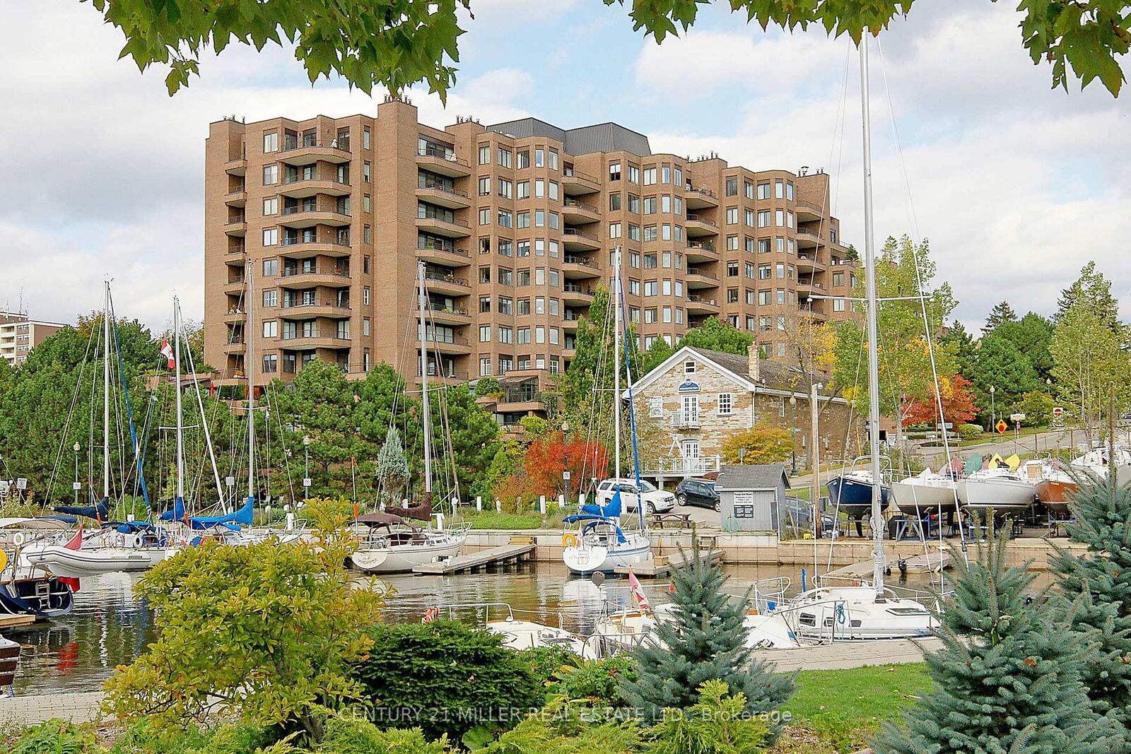 Property Photo:  100 Lakeshore Road E 201  ON L6J 6M9 