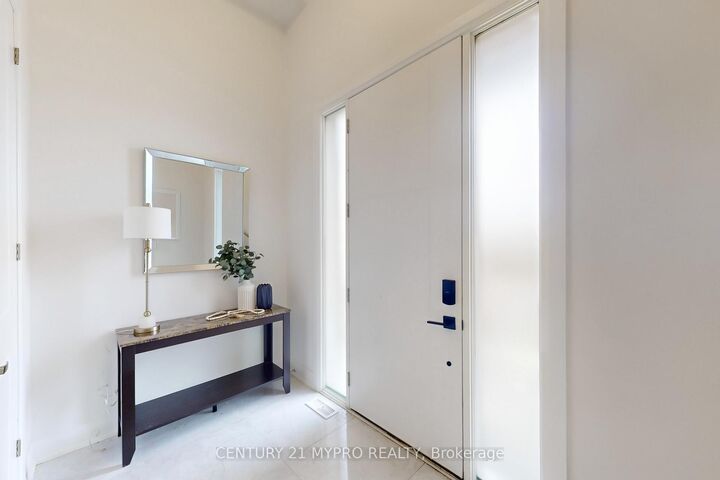 Property Photo:  6 Longworth Avenue  ON L4E 1A2 