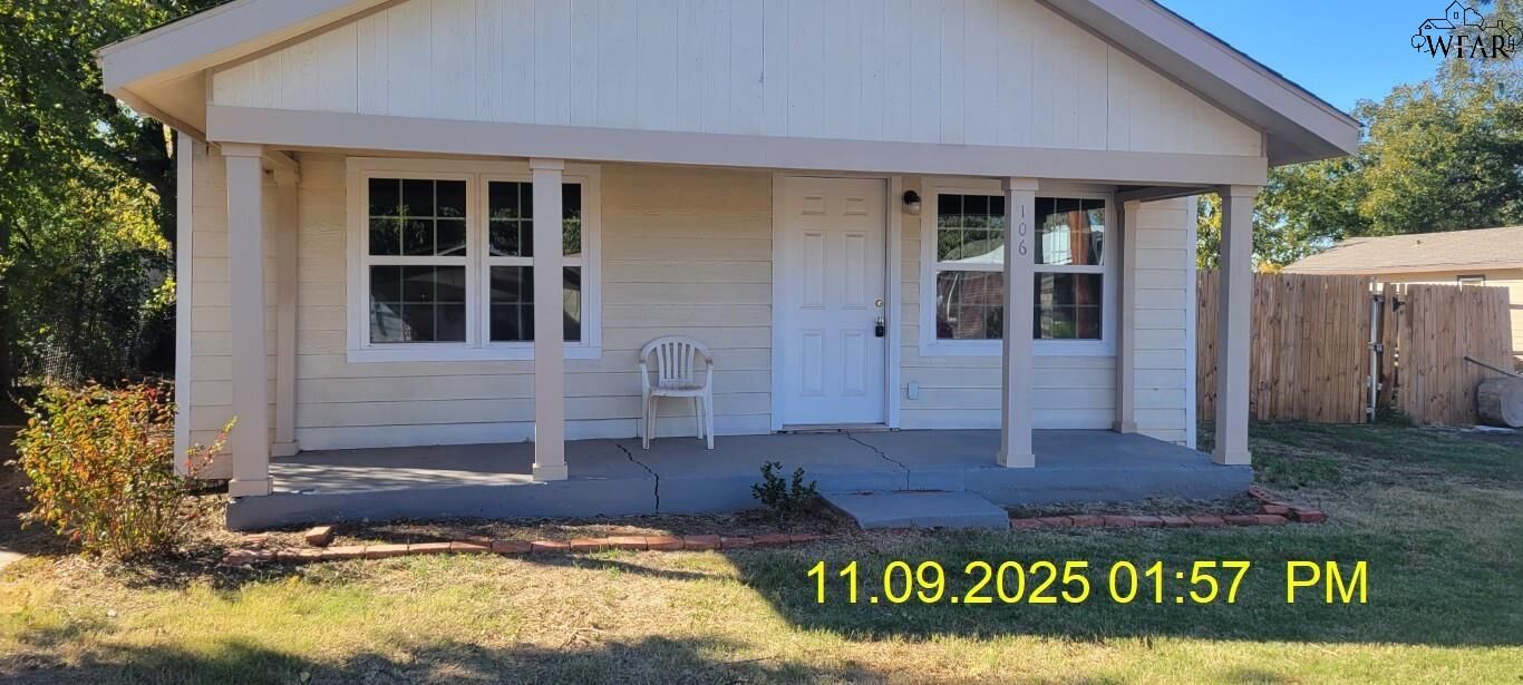 Property Photo:  106 Paradise Street  TX 76301 