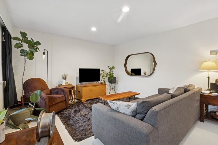 Property Photo:  555 W 28th Street 402  BC V7N 2J7 