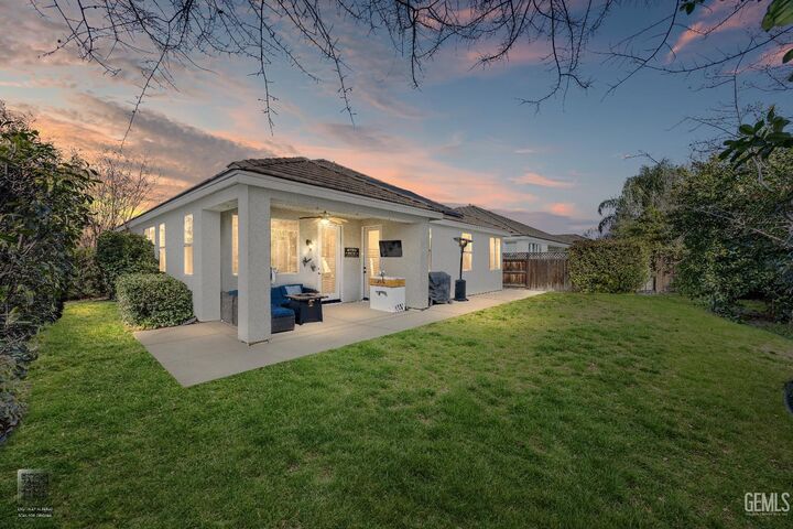 Property Photo:  334 Hollyhill Drive  CA 93312 