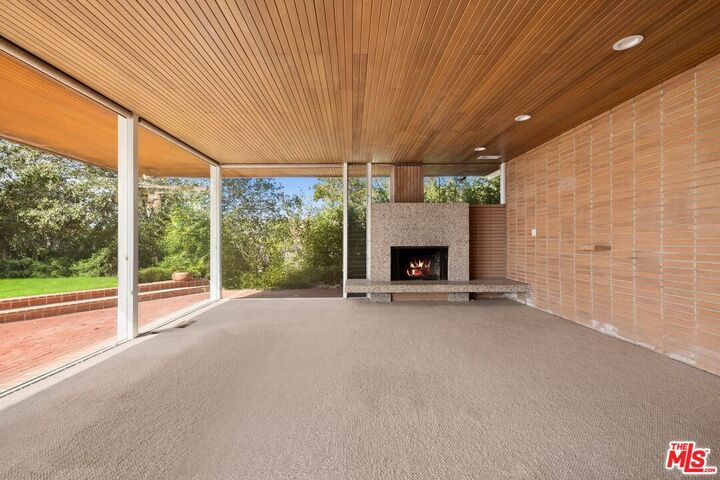 Property Photo: 590 N Tigertail Rd CA 90049