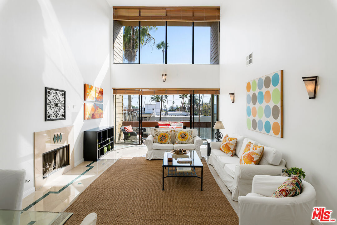 Property Photo:  750 S Bundy Dr  CA 90049 