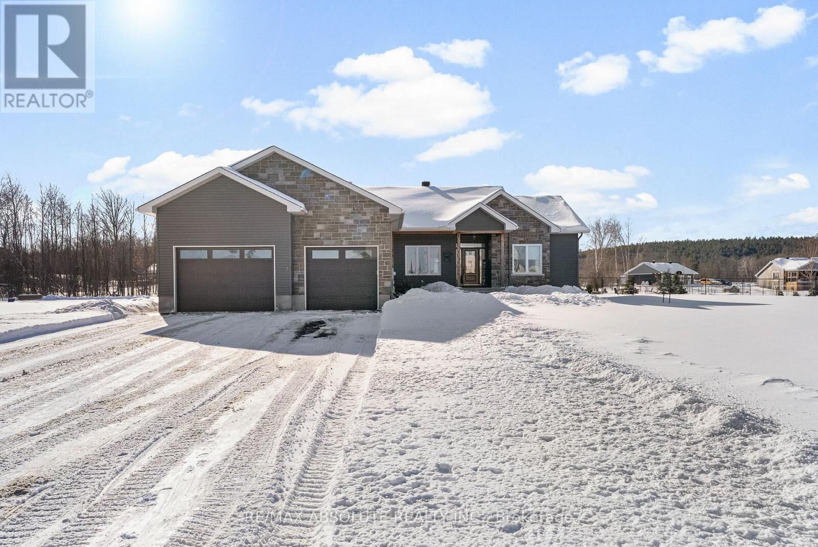 Property Photo:  211 Lion Head Drive  ON K0A 2X0 