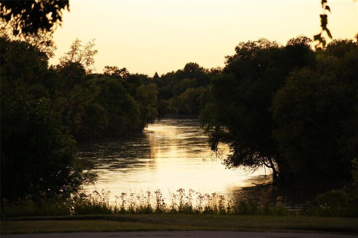 Photo de la propriété:  1670 Wellington Crescent  MB R3N 0B4 