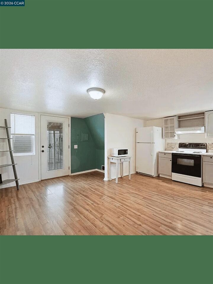 Property Photo:  511 E 1/2 Locust St  CA 95240 