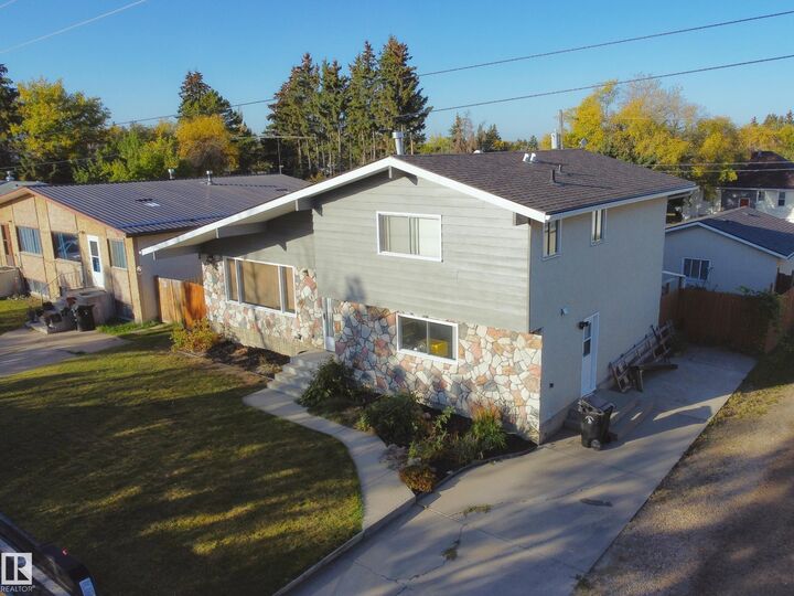 5226 43 Street — photo 1