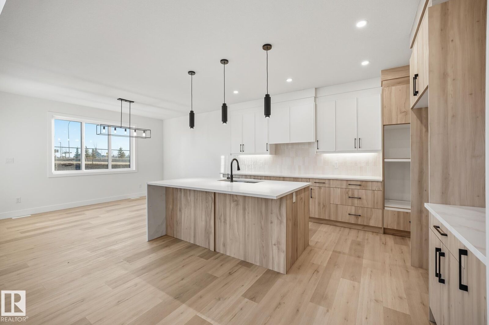 Property Photo:  68 Hemingway Crescent  AB T7X 2L6 