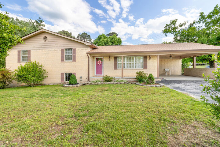 Property Photo:  2010 Falcon Lane SE  TN 37323 