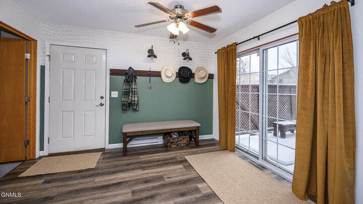 Property Photo:  200 11th Street NW  ND 58523 