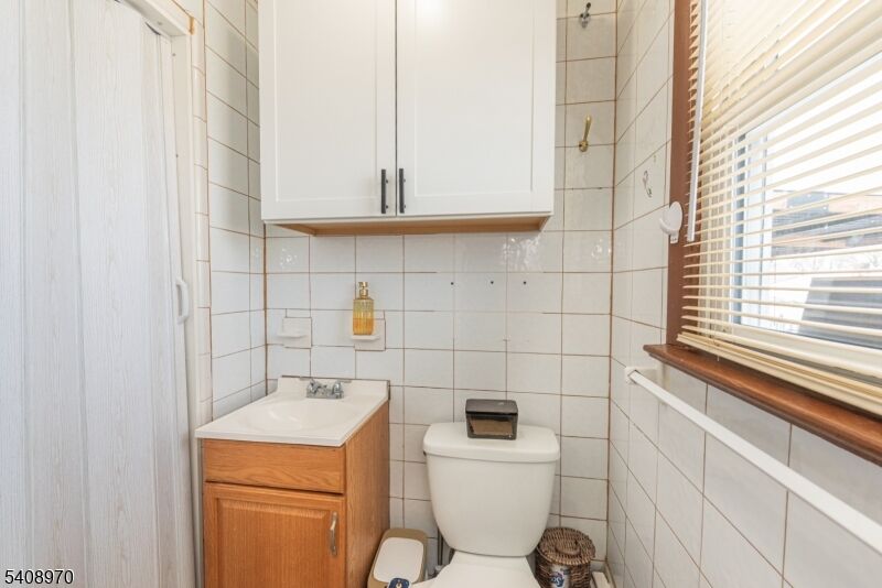 Property Photo:  48 Garden Ave  NJ 07424 