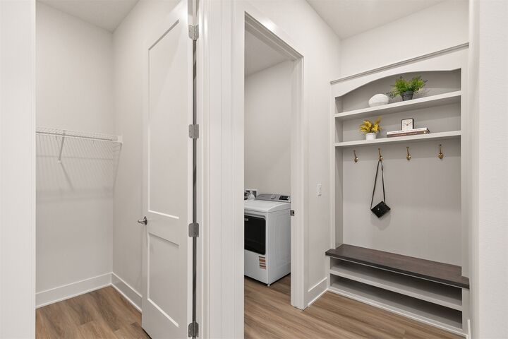 Property Photo:  1360 SE Menlo Drive  IA 50263 