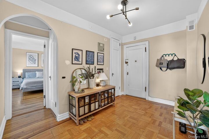 Property Photo:  219 Bronx River Road 4N  NY 10704 