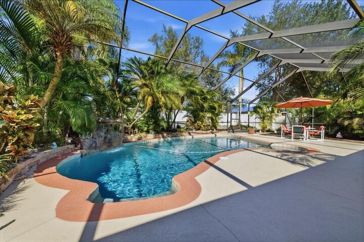 Property Photo:  4703 Roseberry Lane  FL 33624 