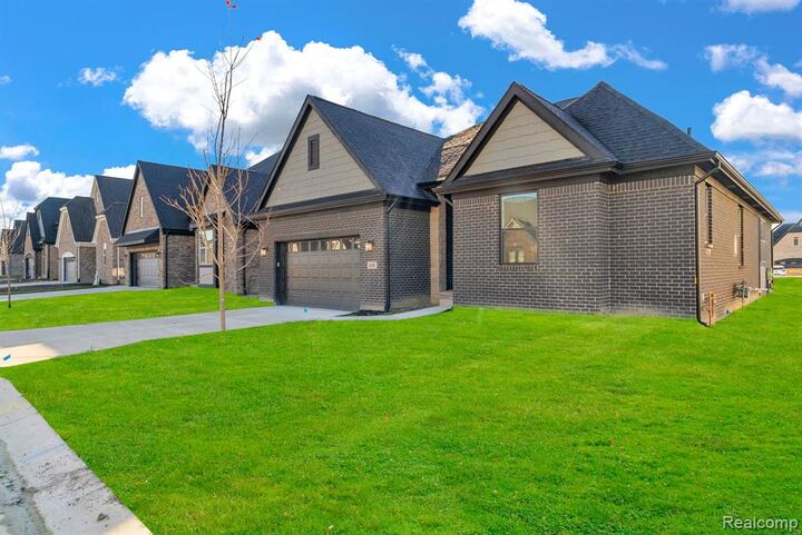 Property Photo:  4118 Spring Meadows Drive  MI 48314 