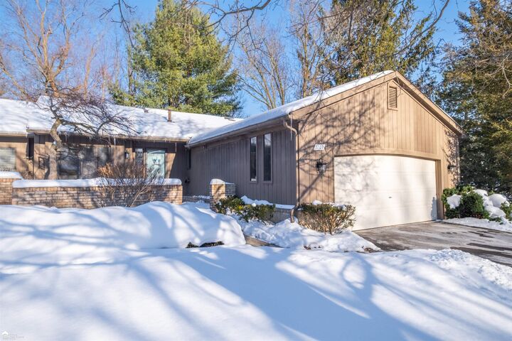 Property Photo:  1107 Oak Pointe Unit#48 Drive  MI 48327 