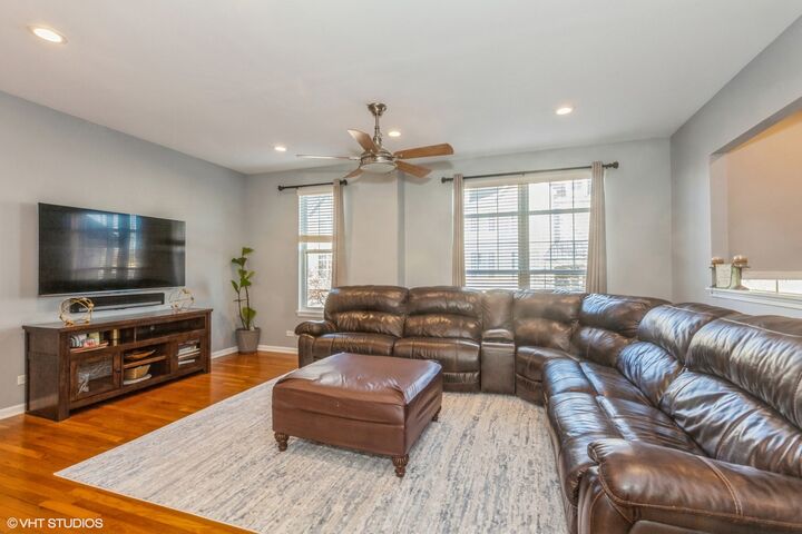 Property Photo:  375 N Commerce Street  IL 60504 