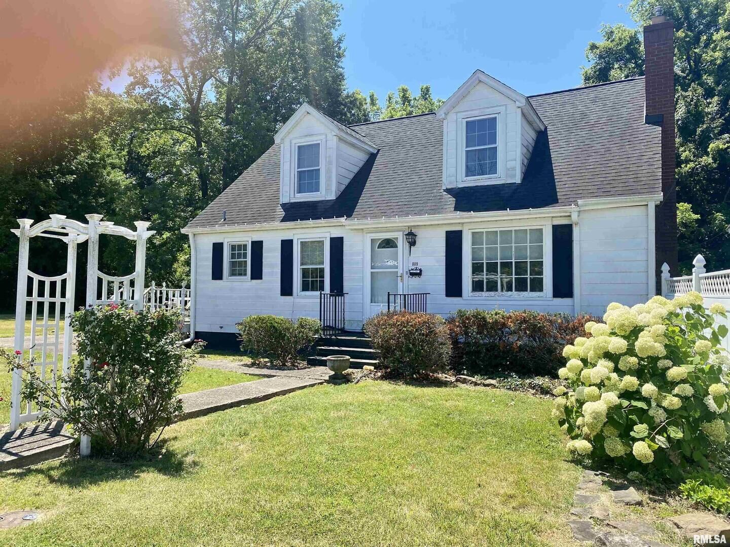 Property Photo:  809 W High Street  IL 62901 