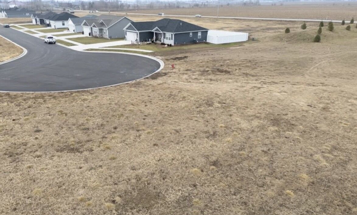 Property Photo:  3 Crossing Court  IL 61354 