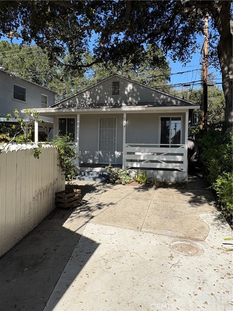 Property Photo:  811 W Foothill 1/2  CA 91016 