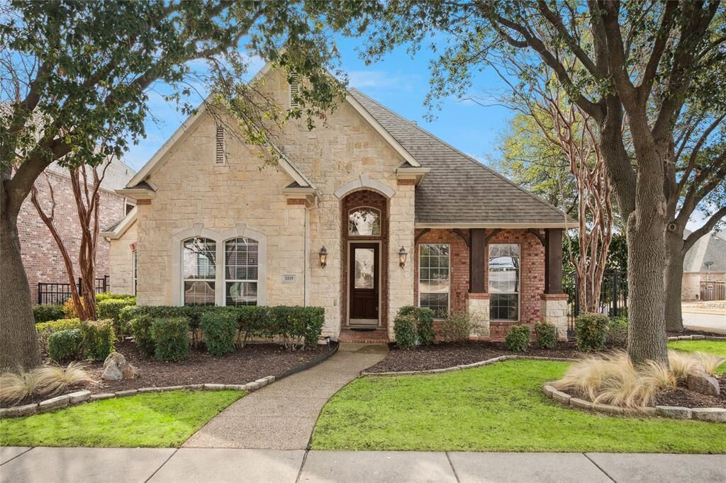 Property Photo:  5519 Wendover Drive  TX 75034 