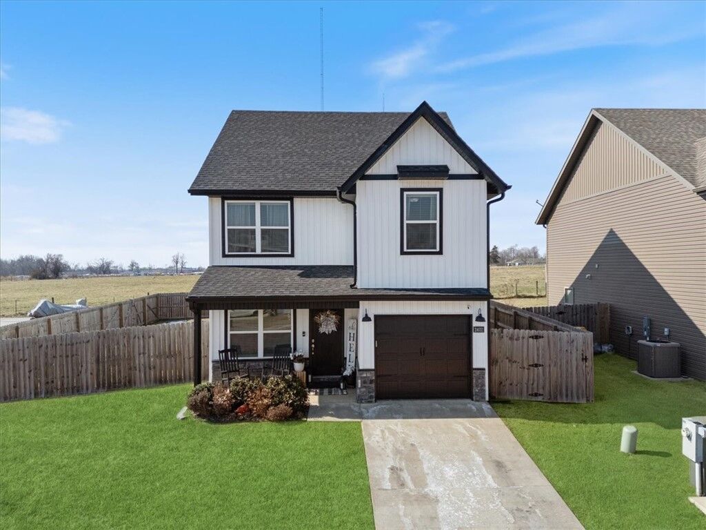 Property Photo:  2402 S D Street  AR 72758 