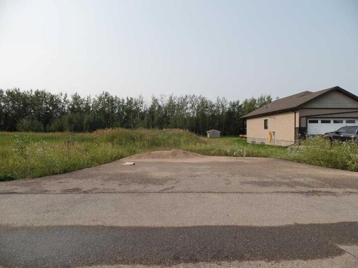 Property Photo: 13348 672A Township 315 AB T0A 2C0
