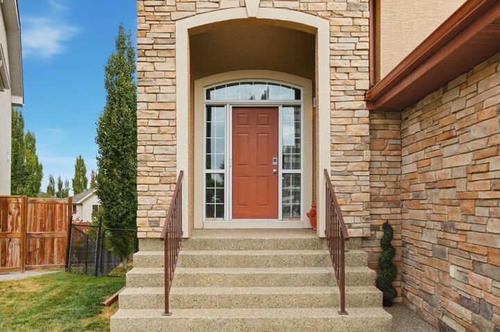 Property Photo:  166 Cranridge Terrace SE  AB T3M 0H9 